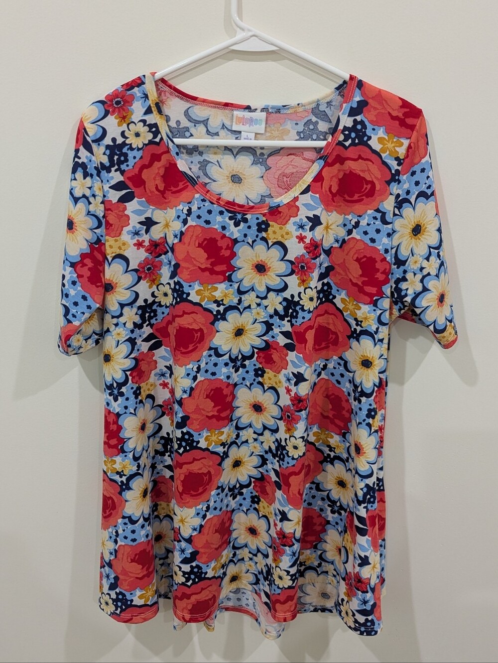 Lularoe Floral Scoop Neck Women’s Top in Red, White and Blue with Gold Accents
